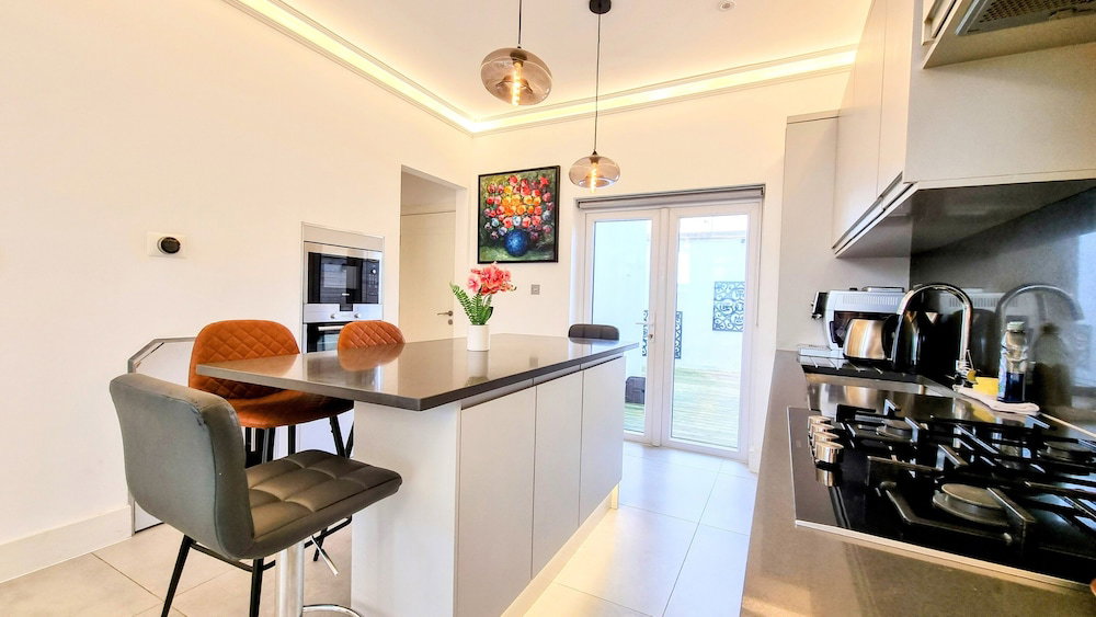 Hotel Surbiton Luxury Garden House 19