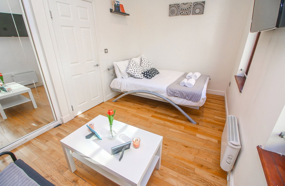 Studio Flat Near Liverpool Street