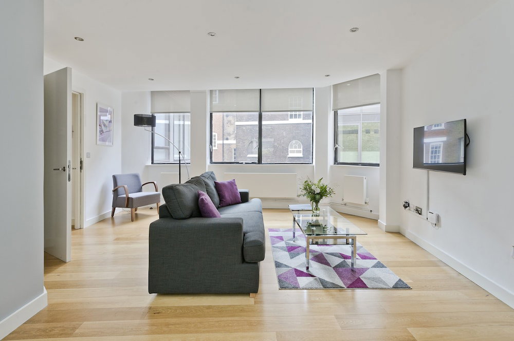 Hotel Red Lion Court By City2Stay
