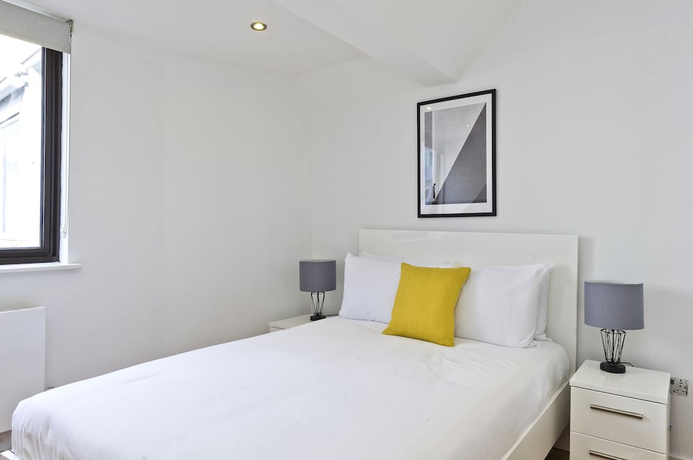 Red Lion Court By City2Stay