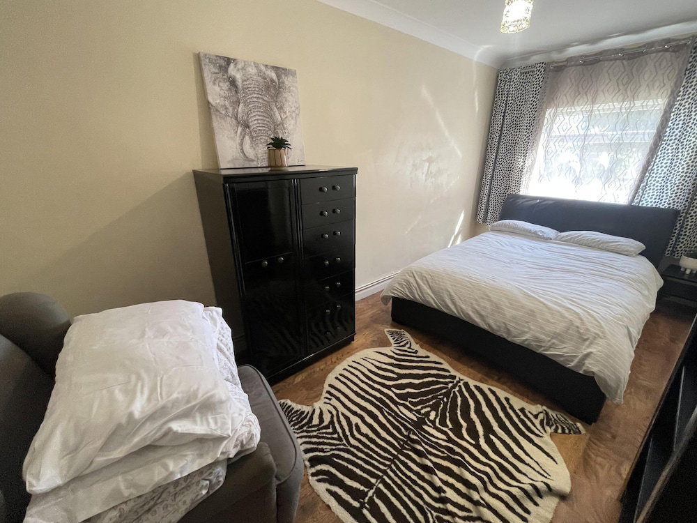 Impeccable 1-Bed Apartment In London