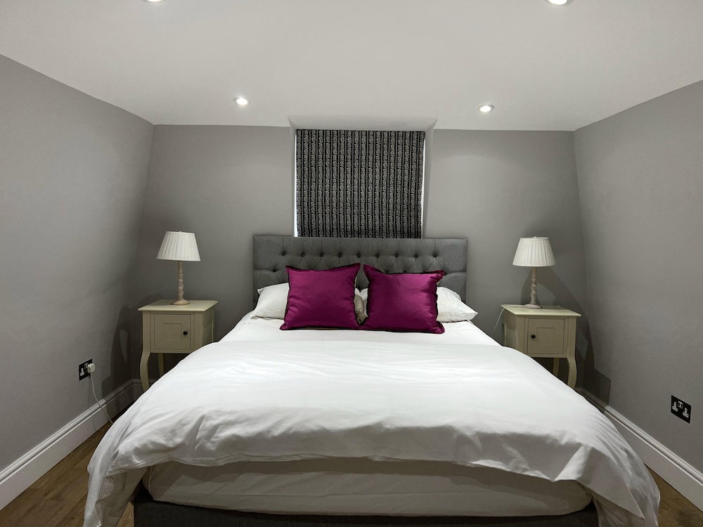 Wimbledon - Apartment - Sleeps 2 -Private Entrance