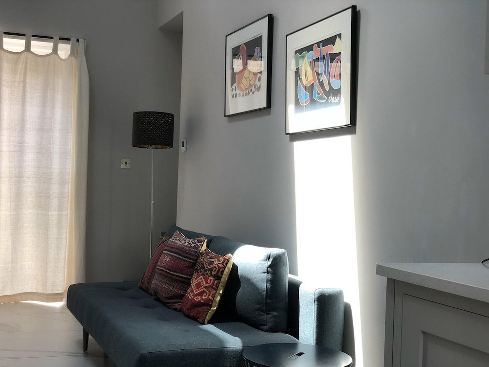 Wimbledon - Apartment - Sleeps 2 -Private Entrance