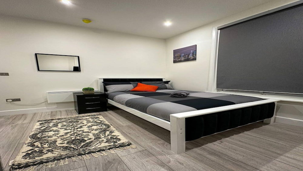 Studio Flat In Ealing Broadway