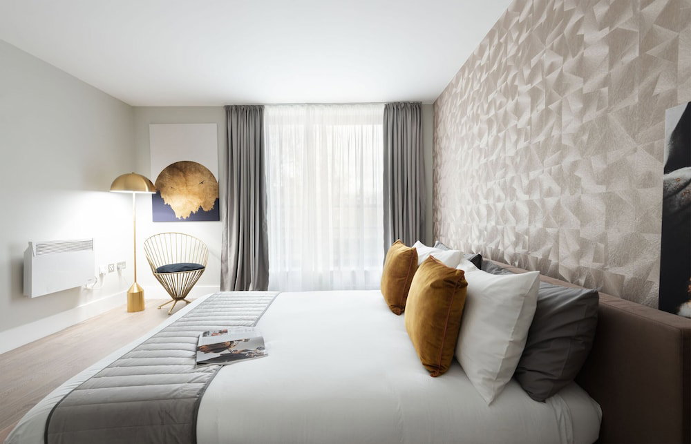 Fitzrovia Apartments By Dmontrio