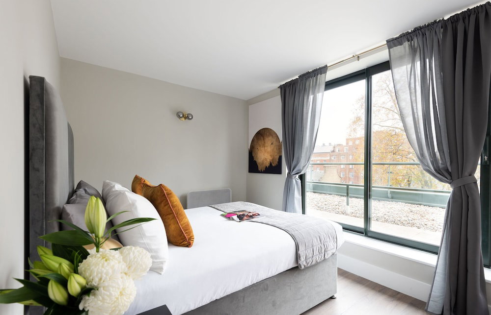 Fitzrovia Apartments By Dmontrio
