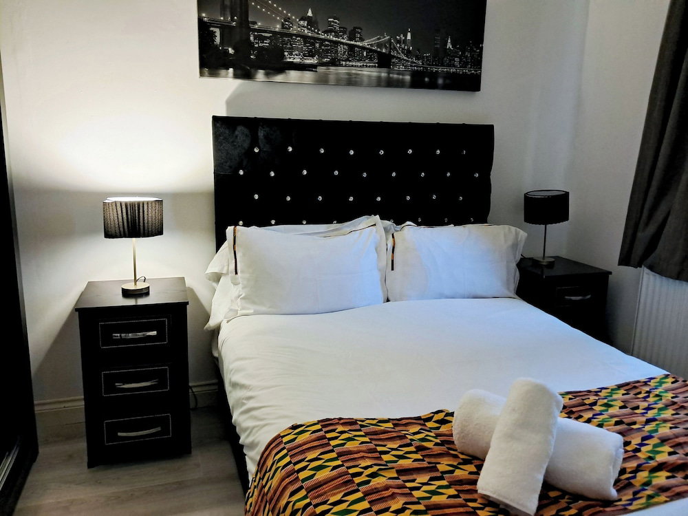 London Excel 3Bed House Sleeps 6 - Car Park For 2