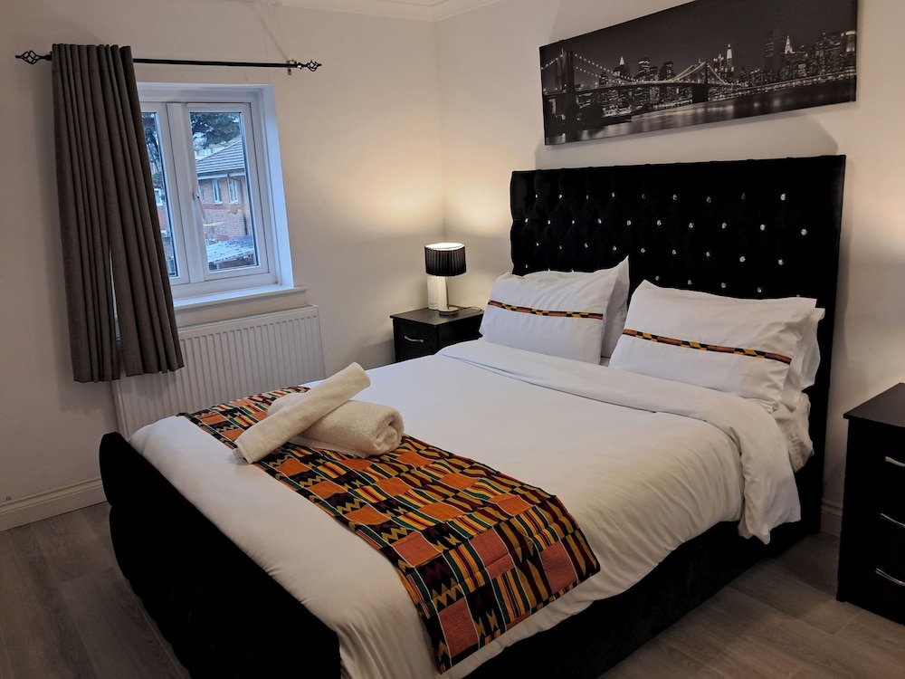 London Excel 3Bed House Sleeps 6 - Car Park For 2