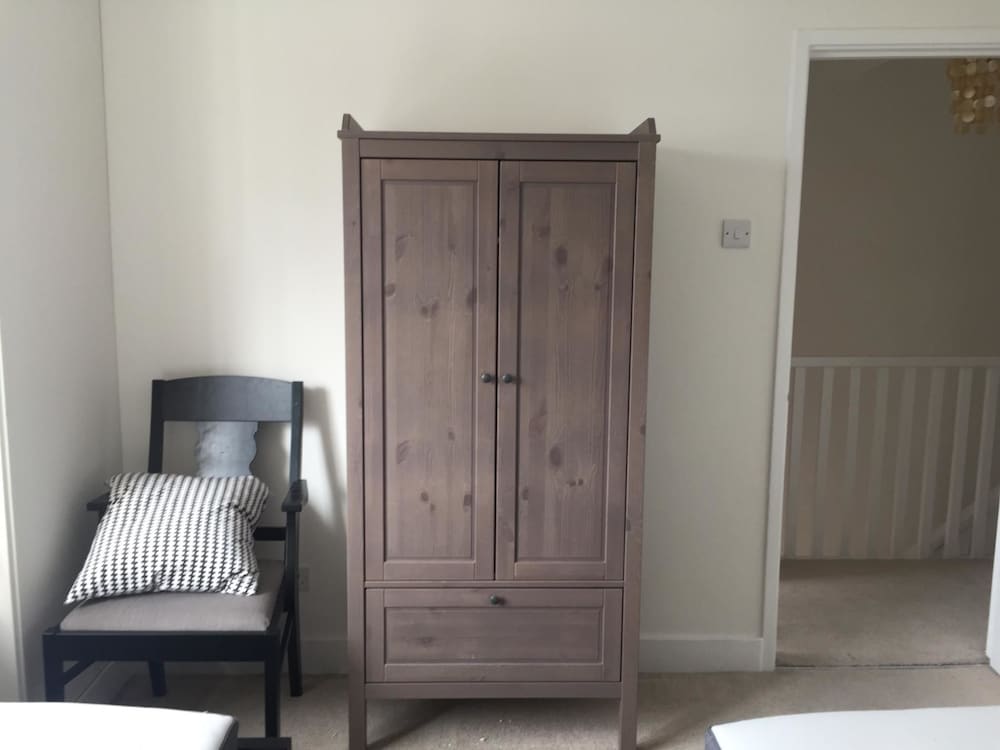 2 Bedroom Flat In Heart Of Battersea Near Station