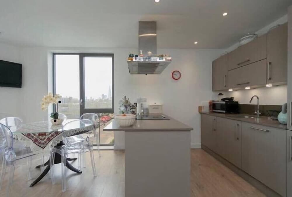 Hotel Stylish 1 Bedroom Apartment Near London City