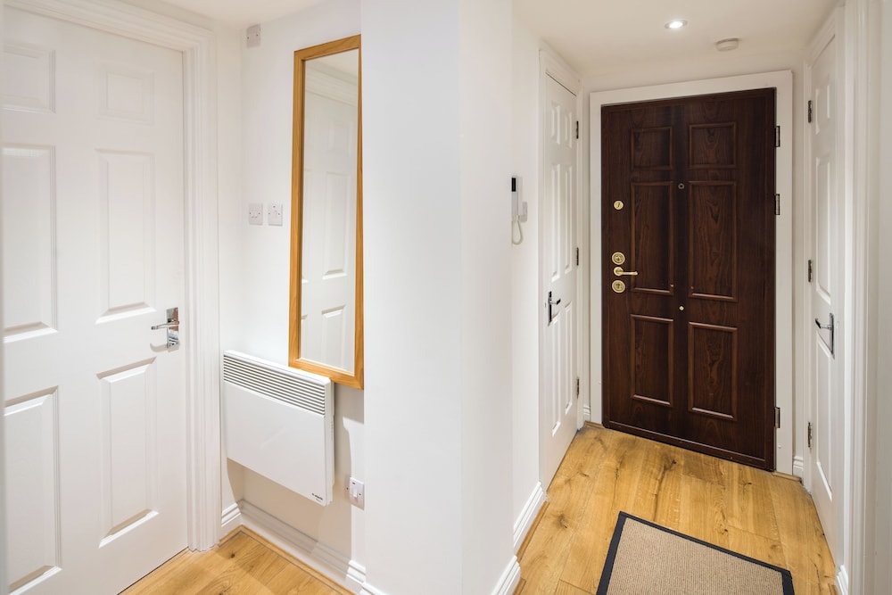 Hotel 1Bd Modern City Oasis: Near London Attractions
