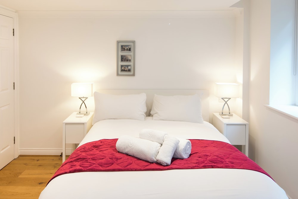 1Bd Modern City Oasis: Near London Attractions