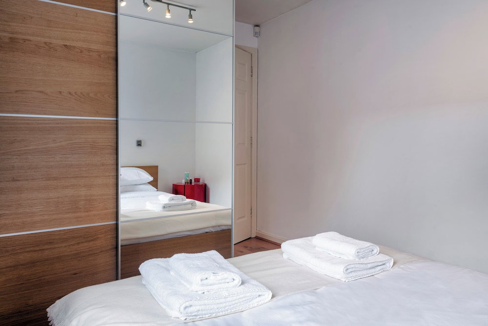 Panoramic Docklands Home