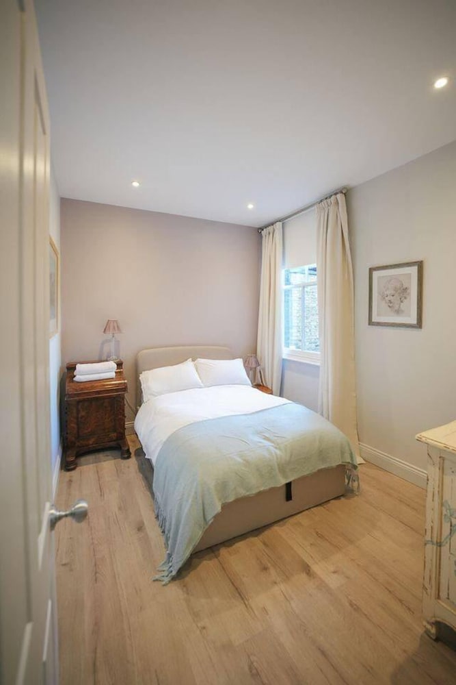 Stunning Modern 5-Bed House In Central London