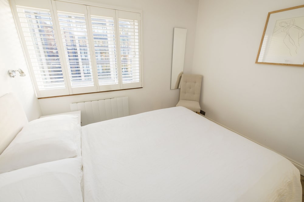 Joivy Sublime 1 Bed Flat With Thames View