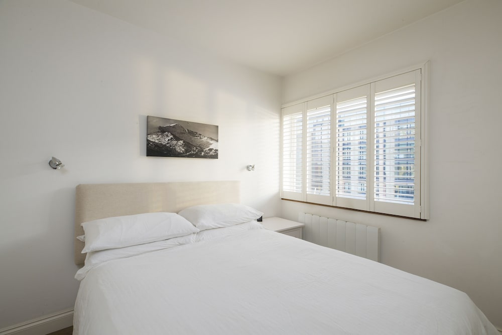 Joivy Sublime 1 Bed Flat With Thames View