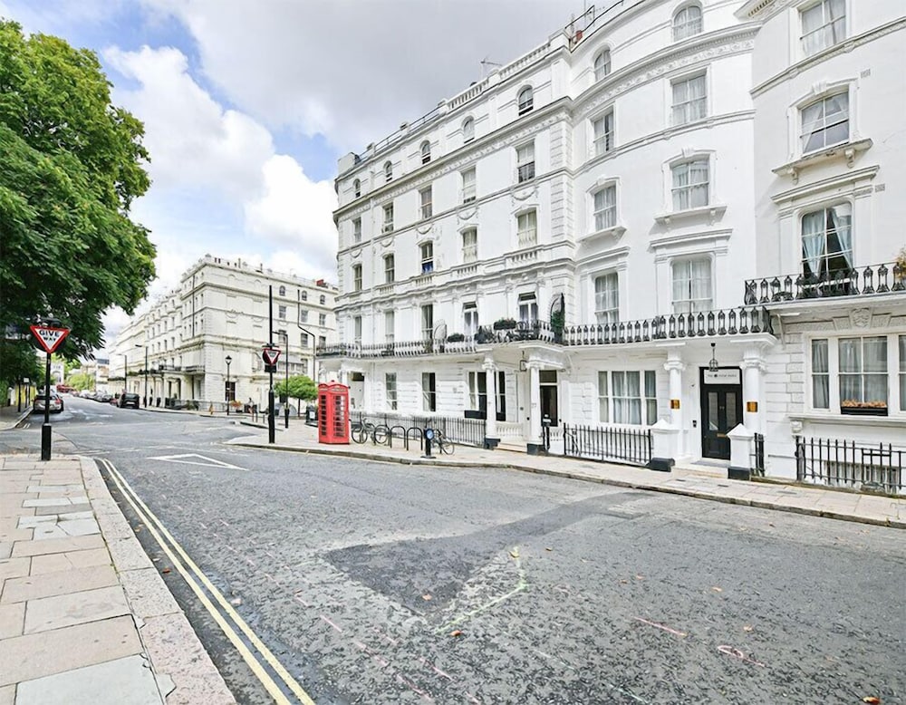 The J Hyde Park Hotel