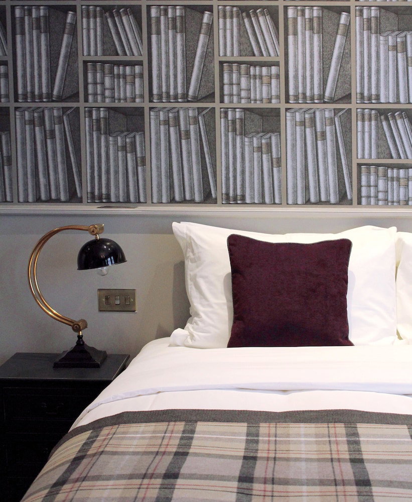 The Hayden Pub & Rooms