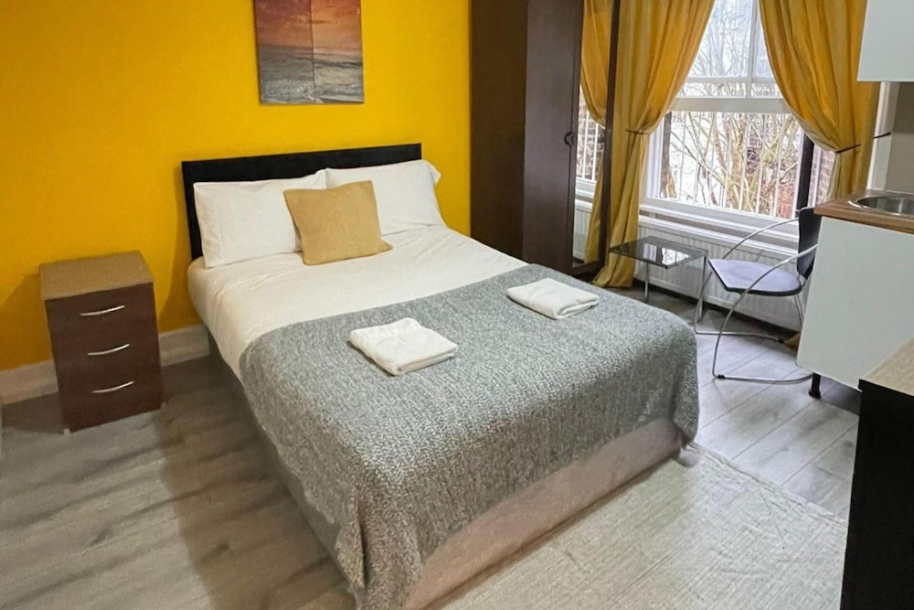 Hotel Studio Sleeps 2 With Internet Access