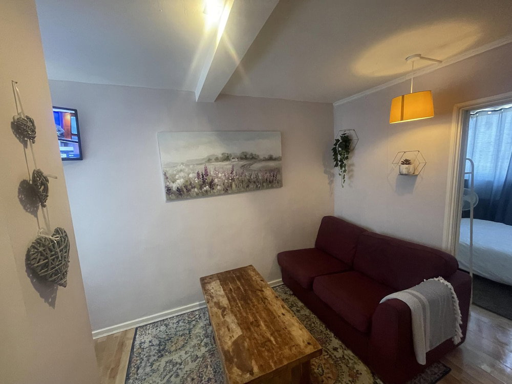 Hotel Comfy And Lovely 1-Bed Apartment In London