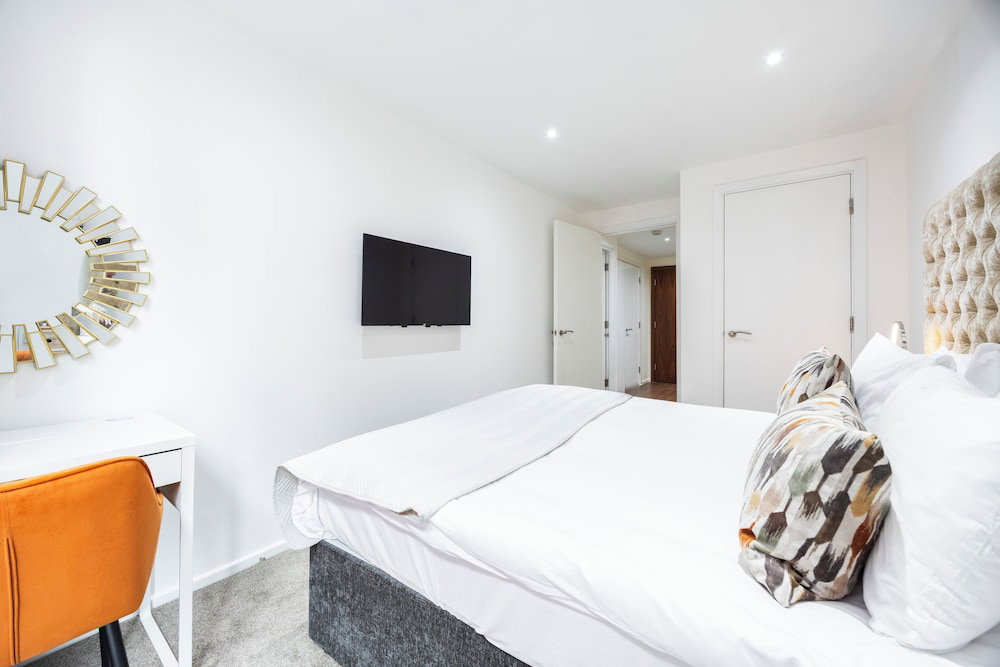 Hotel Crowne Views One Bed Apartment