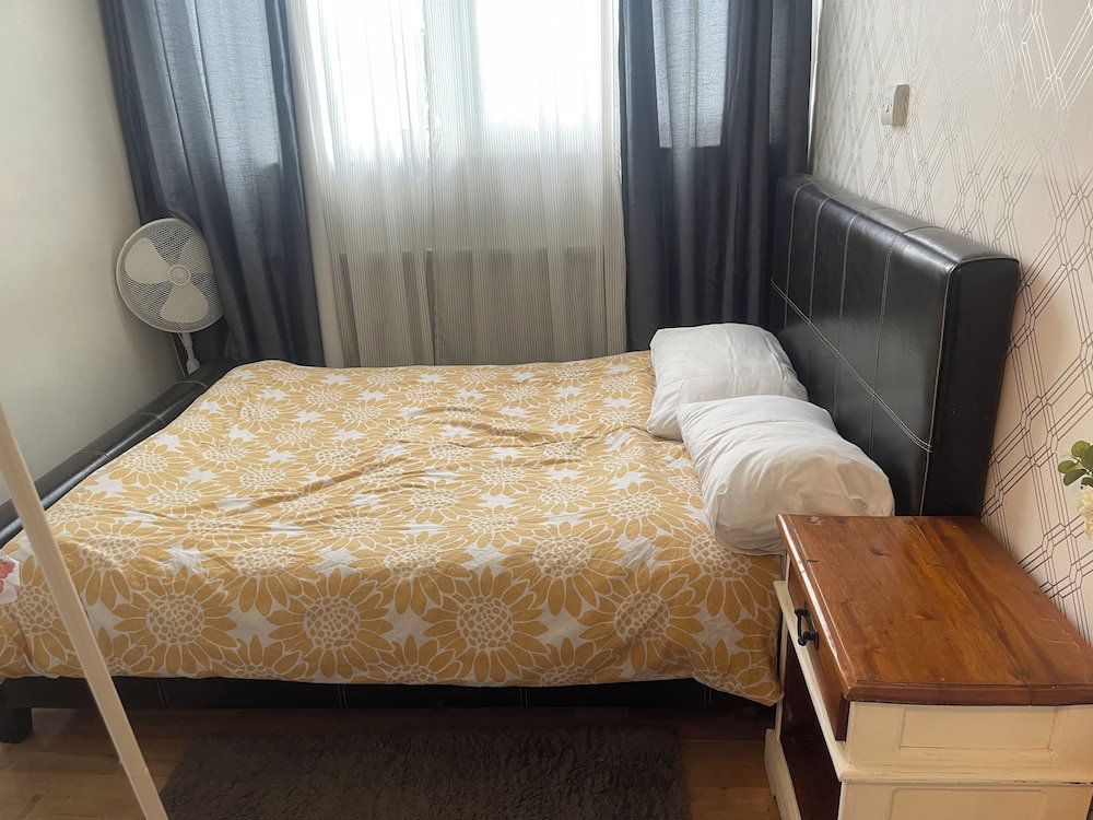 Lovely 1 Bedroom Flat 5 Minutes Walk From Station