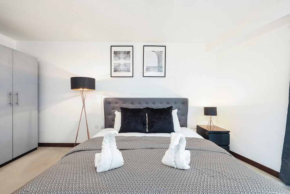 Hotel Modern Apartment W/ Balcony By Mss