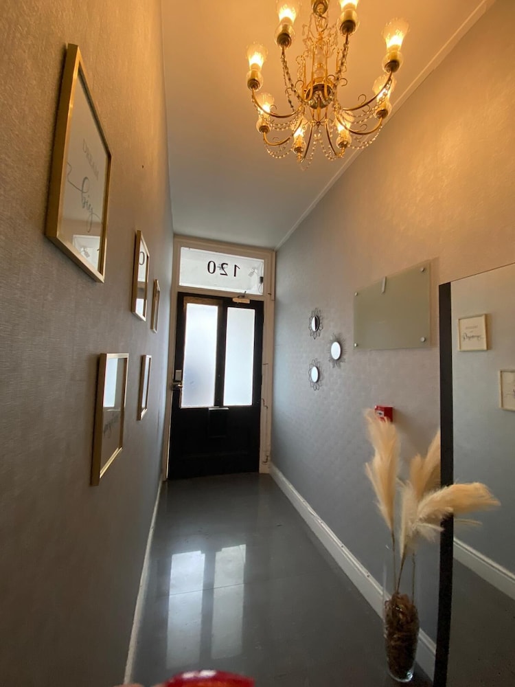 Holland Rd Studios Close To Olympia London