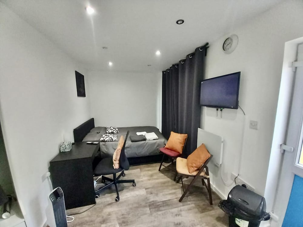 Hotel Cosy 1-Bed Studio In Northolt