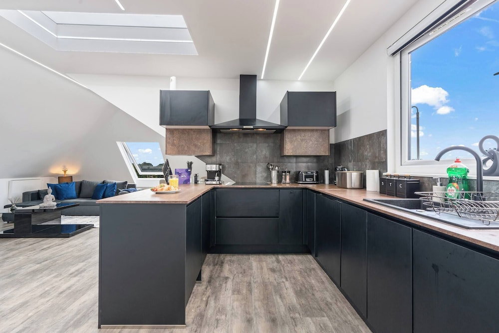 Hotel Luxury 2 Bed Penthouse With Views Over London With Free Parking