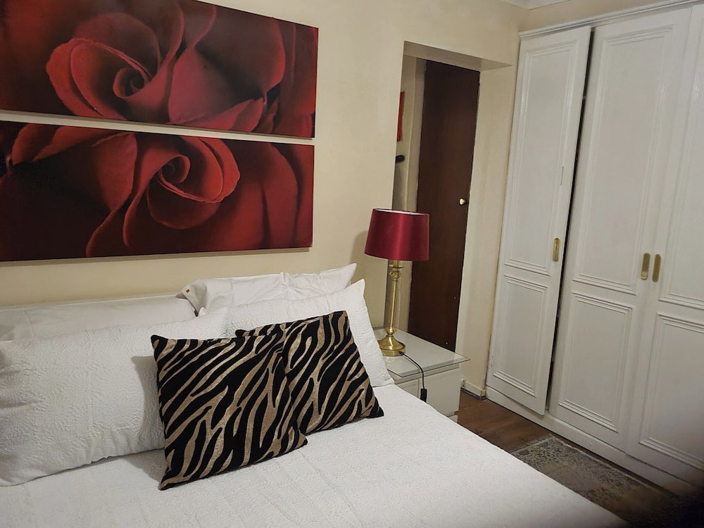 Hotel Ground Floor Flat, Free Parking, Near Tube Station