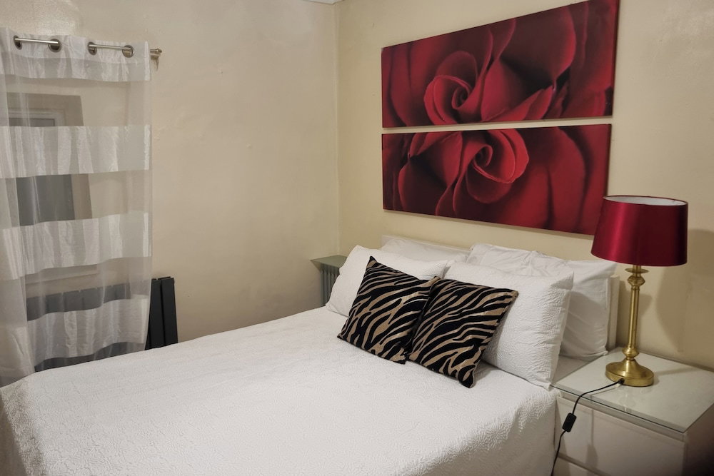 Ground Floor Flat, Free Parking, Near Tube Station