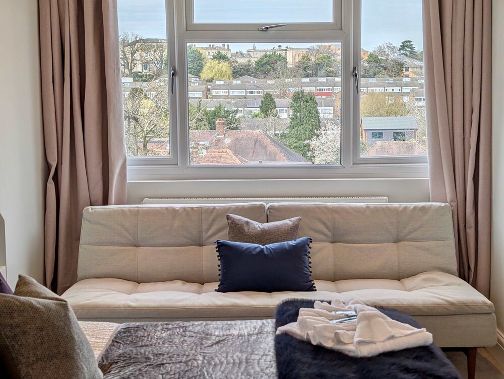 Bright Ensuite Room In Shared Wandsworth Flat