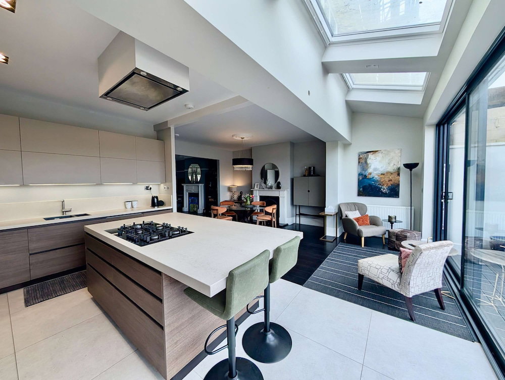 Bright Ensuite Room In Shared Wandsworth Flat