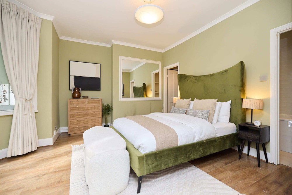 Kensington Garden Flat With Office