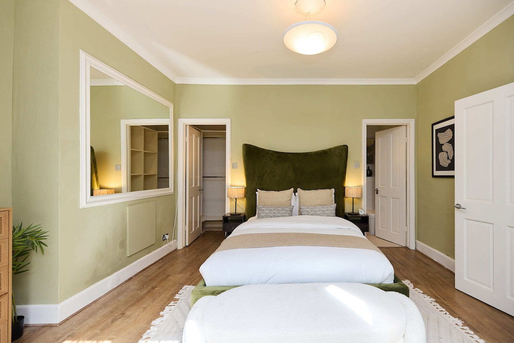 Kensington Garden Flat With Office