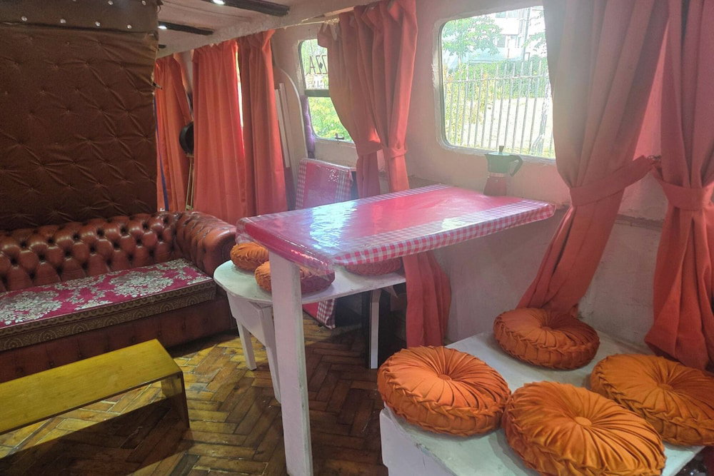 Unique Houseboat Retreat For 4 With Cafe