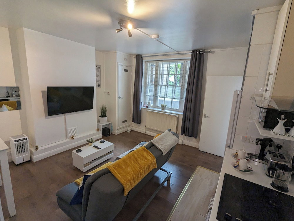 Hotel Apartment Sleeps 2 - City Centre & Wifi