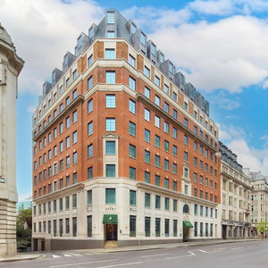 Sejur The Derby London City, Curio Collection By Hilton vacanta City of London