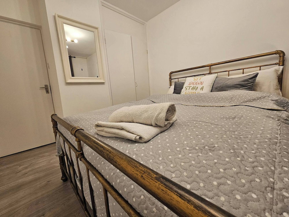 Charming 2-Bedroom Apartment In Deptford, Greater London, Near Greenwich