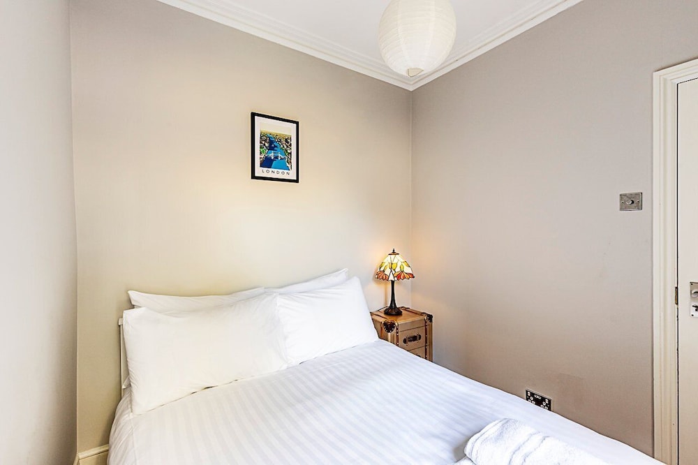 Chic Garden Flat In Leafy Ealing