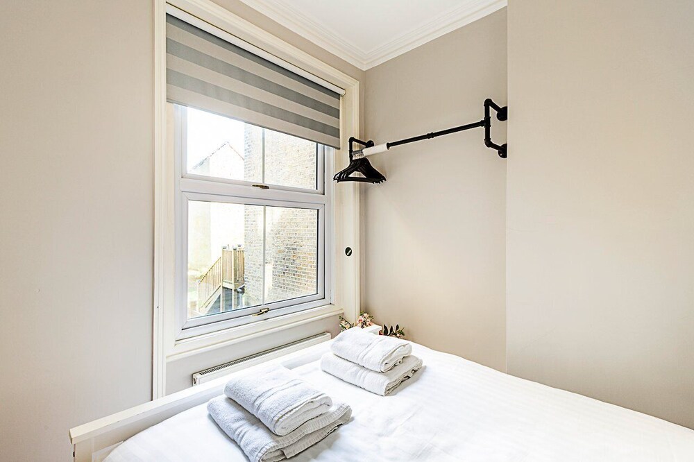 Chic Garden Flat In Leafy Ealing