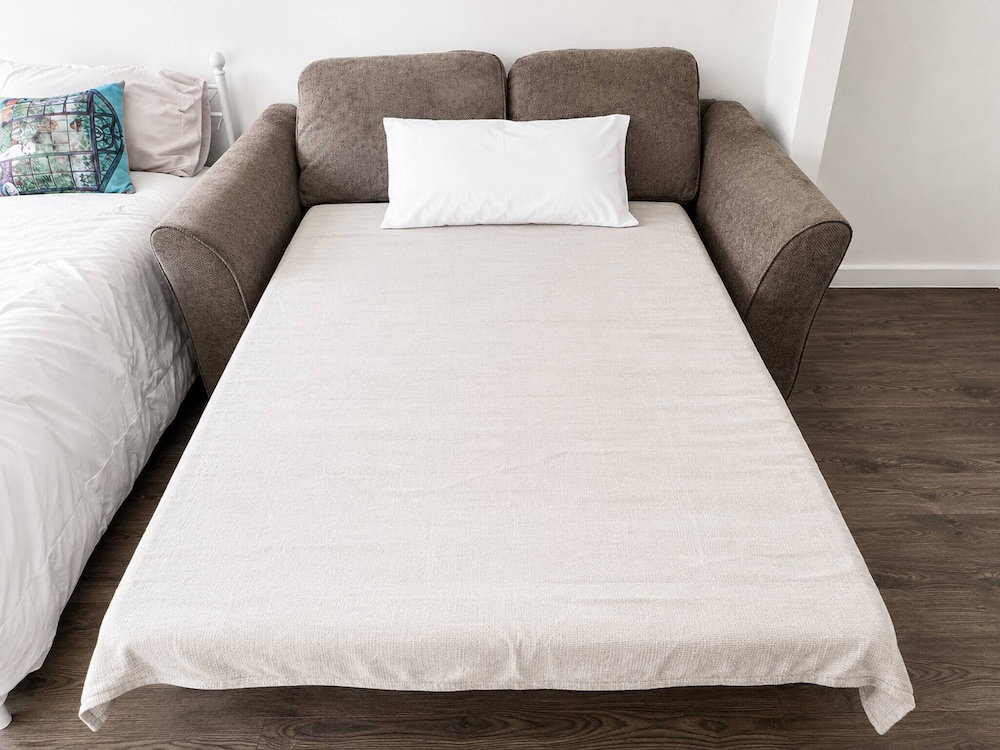 Hotel Spacious 2Br Sleeps 7, Long Stays
