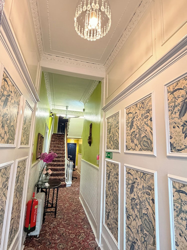 Bluedaws Private Hotel