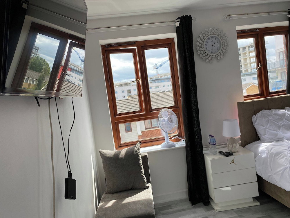 Hotel Apartment Sleeps 6 With Parking