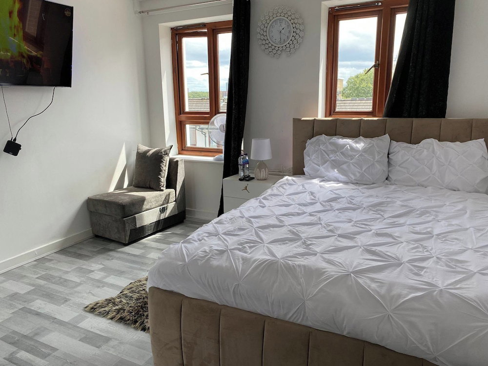 Apartment Sleeps 6 With Parking