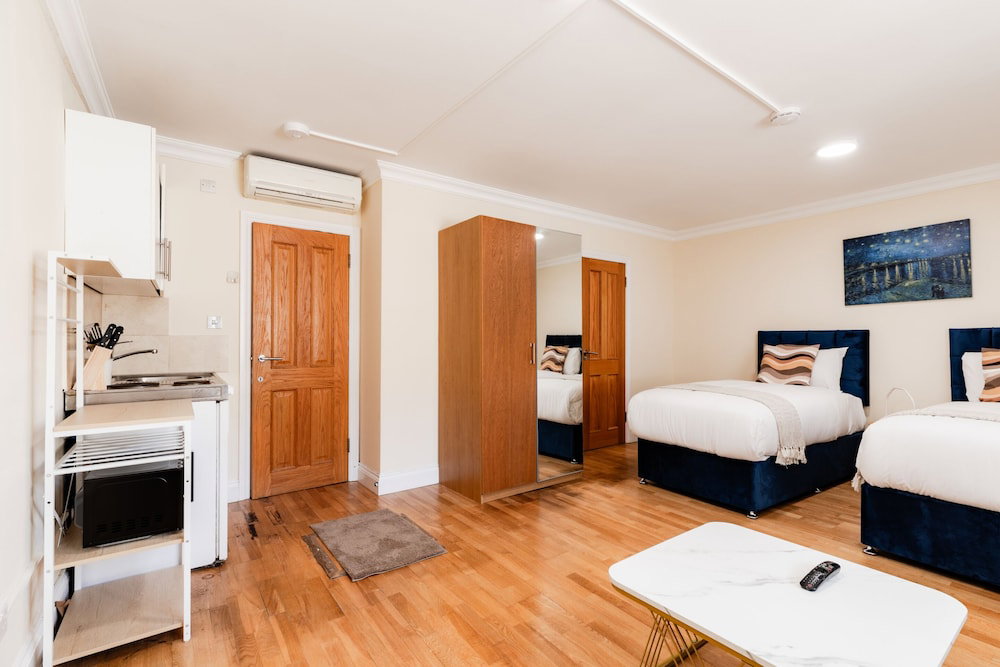 Hotel Warm Apartments In Queensway