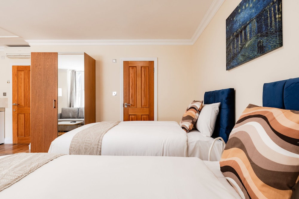 Warm Apartments In Queensway
