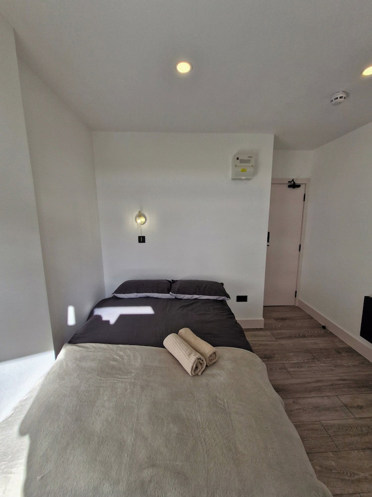 Studio - Sleeps 2 - Wifi - Free Secure Parking