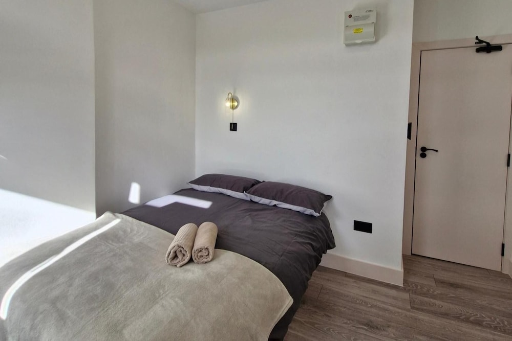 Studio - Sleeps 2 - Wifi - Free Secure Parking